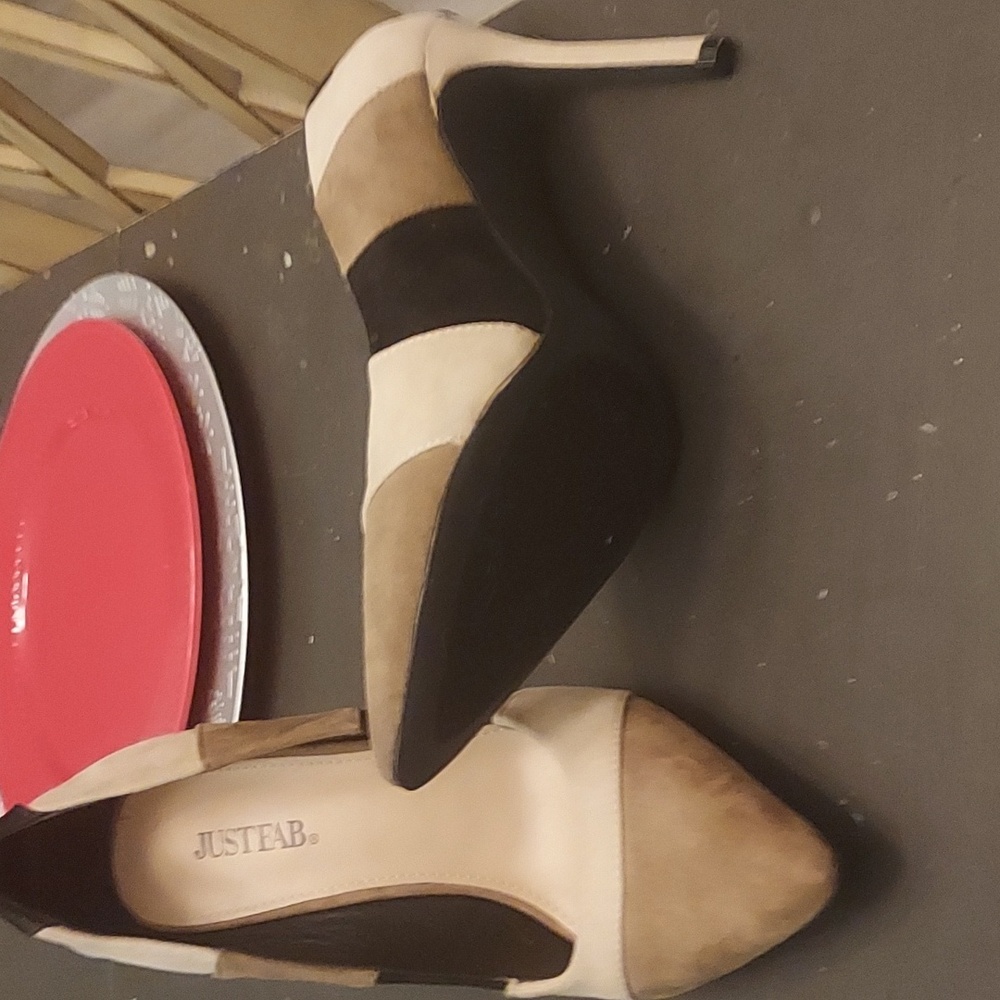 3 tone suede pumps. JustFab, 8.5 - Picture 3 of 3
